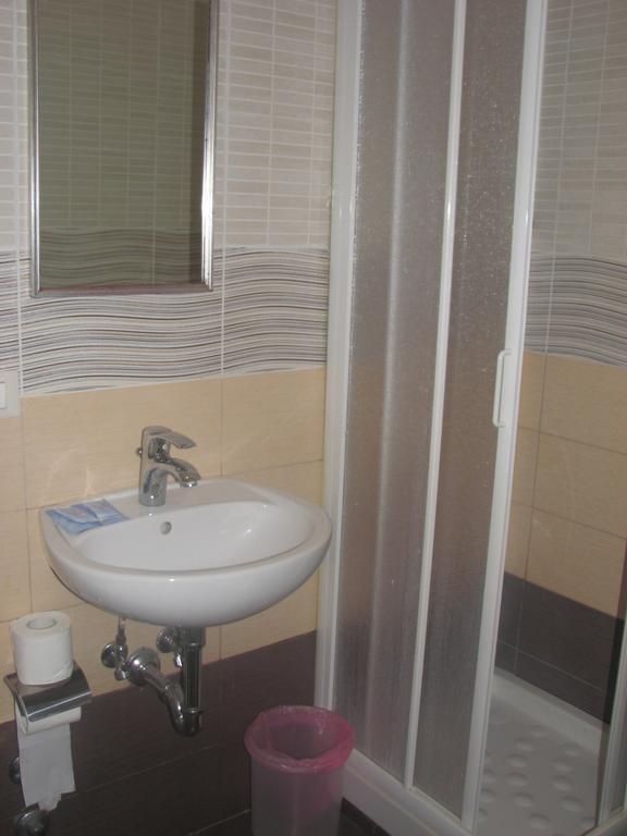 Serendipity Rome Room photo